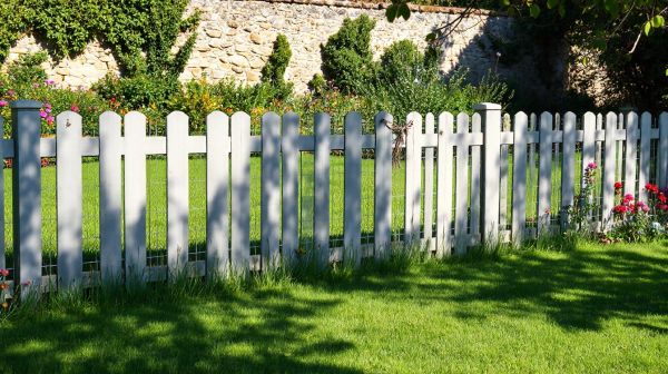 Top clôtures à Caen pour protéger votre jardin efficacement
