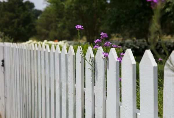 Top clôtures à Caen pour protéger votre jardin efficacement